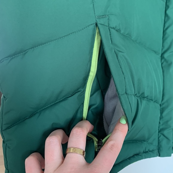 FINAL SALE: COLUMBIA DOWN REVERSIBLE VEST - Picture 2 of 9